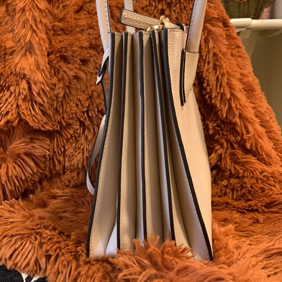 Michael Kors Handbag - Picture 2 of 9